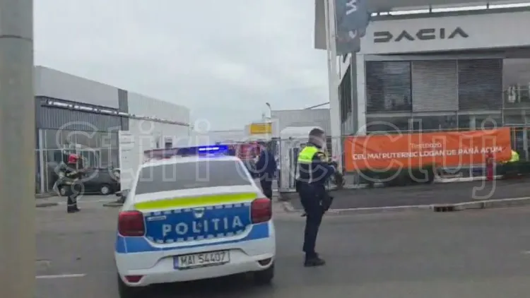 Incendiu devastator la o vopsitorie din Cluj-Napoca, trafic blocat pe Calea Turzii