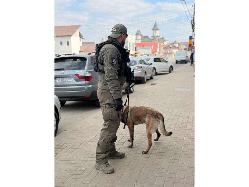 Acțiune comună a poliției și jandarmeriei pentru siguranța elevilor în Roznov