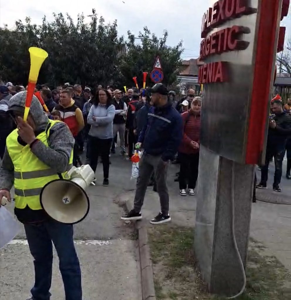 Minerii continuă protestele la Complexul Energetic Oltenia pentru locurile de muncă
