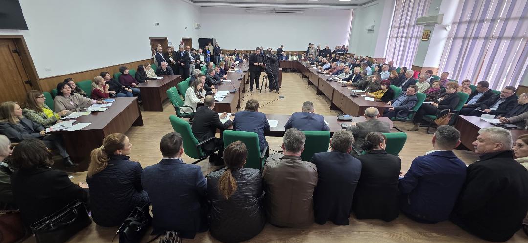 Întâlnire cu primarii din județul Vaslui pentru soluționarea problemelor legate de OUG nr. 7/2026