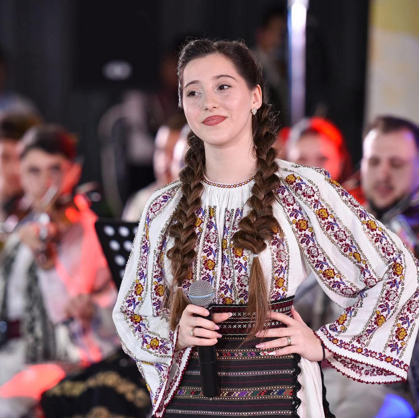 Daria Elena Cojocaru câștigă Premiul I la un concurs național de folclor