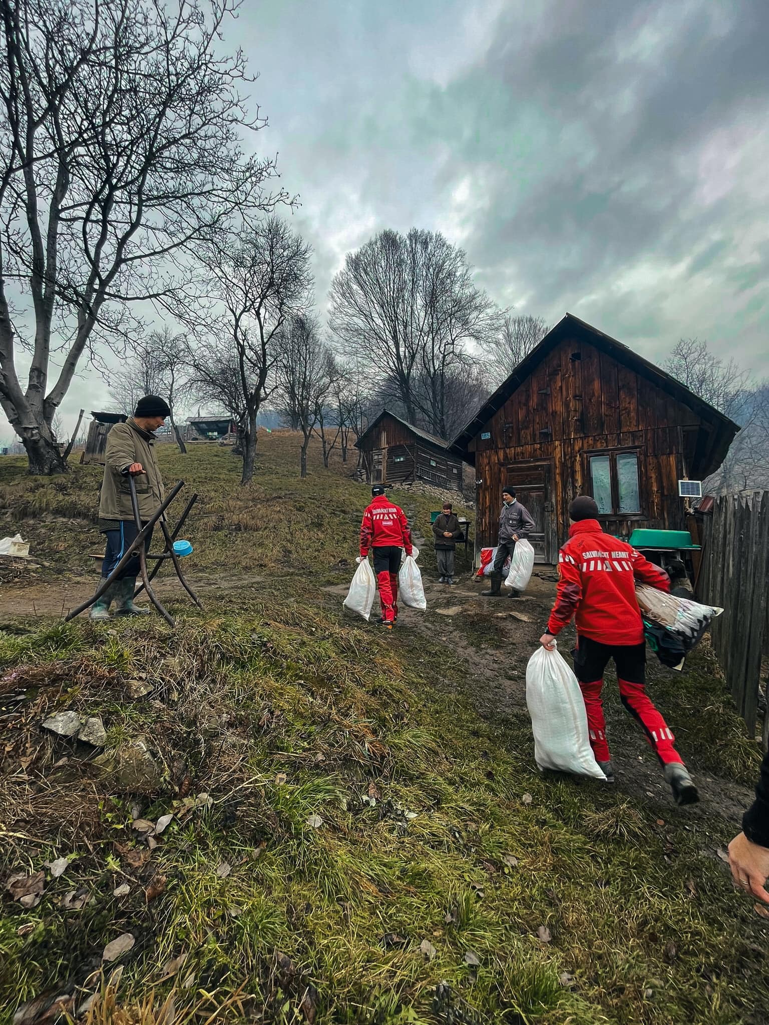 Salvamont Neamț lansează apel umanitar pentru o familie din munți