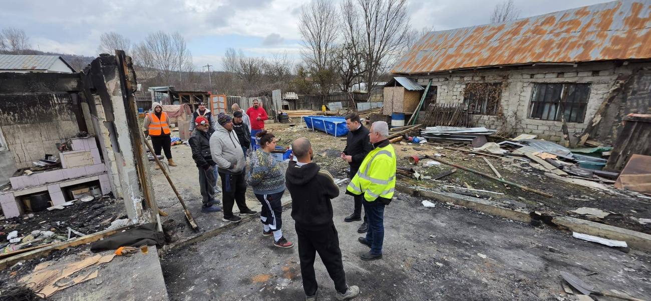 Autoritățile din Gura Ocniței sprijină familiile afectate de incendiu