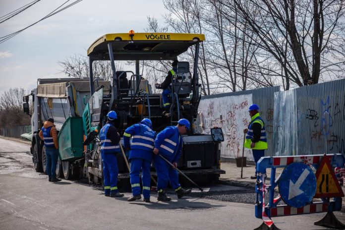 Lucrările de asfaltare în Sectorul 2 au depășit 50%