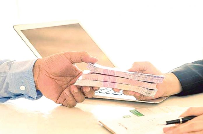 Datoria pe cap de locuitor în România ar putea ajunge la 12.000 de euro