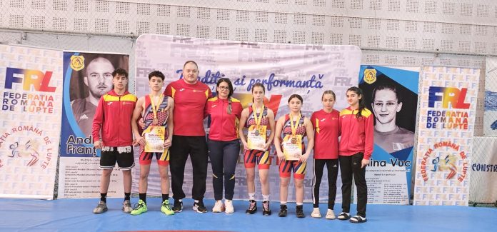 Sportivii de la Petrolul Ploiești strălucesc la Campionatul Național de Lupte U15