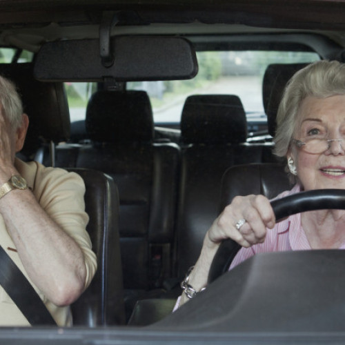 Studiu: Femeile conduc mai bine decât bărbații, cu mai puține accidente
