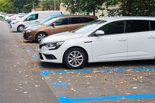 Brașovenii își aduc aportul la noul regulament privind parcările de reședință