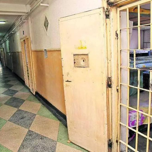 Agent de poliție penitenciară cercetat pentru corupție la Penitenciarul Ploiești