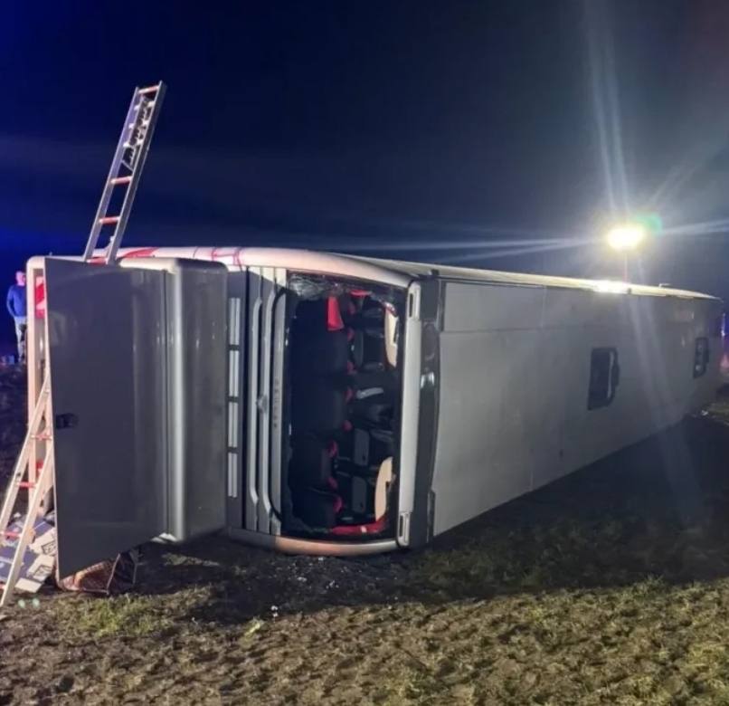 Accident grav în Galați: un autocar moldovenesc s-a răsturnat