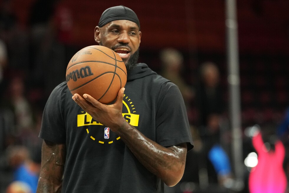 Un alt record pentru LeBron: Își egalizează realizarea lui Robert Parish cu apariția în al 1.611-lea meci NBA