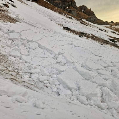 Risc de avalanșe în Munții Bucegi, pe versanți înalți