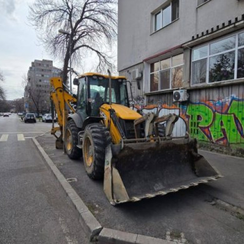 Excavator parcat ilegal în centrul Bucureștiului, amendat de autorități