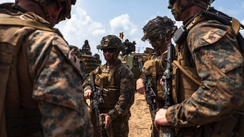 Militarii români din Irak se întorc acasă din cauza situației de securitate