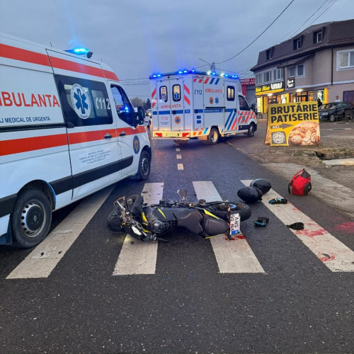 Accident pe DN2-E85: Motociclist și pasager, răniți ușor