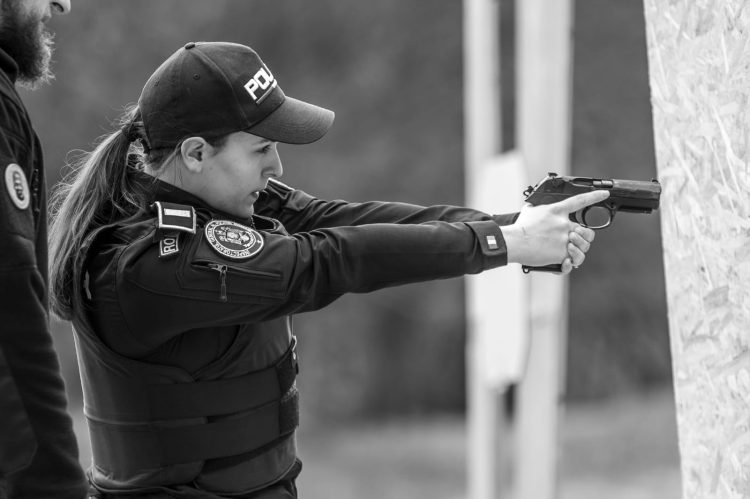 Polițiștii maramureșeni dovedesc excelență la un concurs de tragere