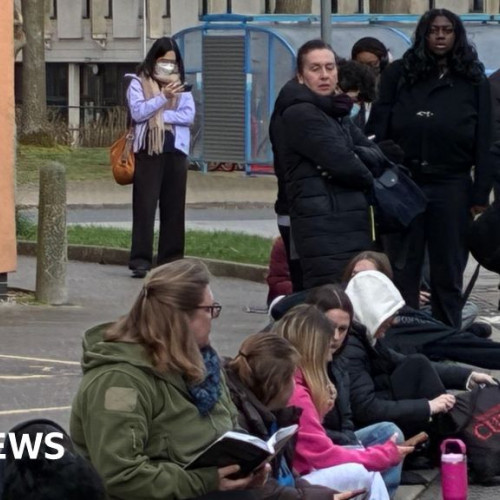 Cazurile de meningită cresc, în timp ce centrele de vaccinare continuă în Kent