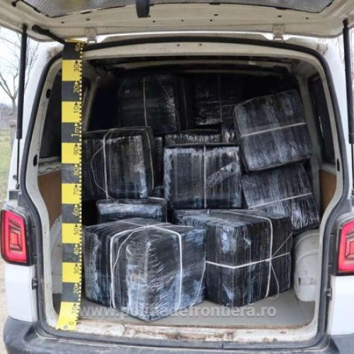 Polițiștii de frontieră confiscă țigări de contrabandă în Sighetu Marmației