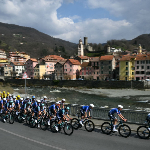 Milan-San Remo 2026: cursa se îndreaptă spre coastă după ce a trecut de Passo del Turchino