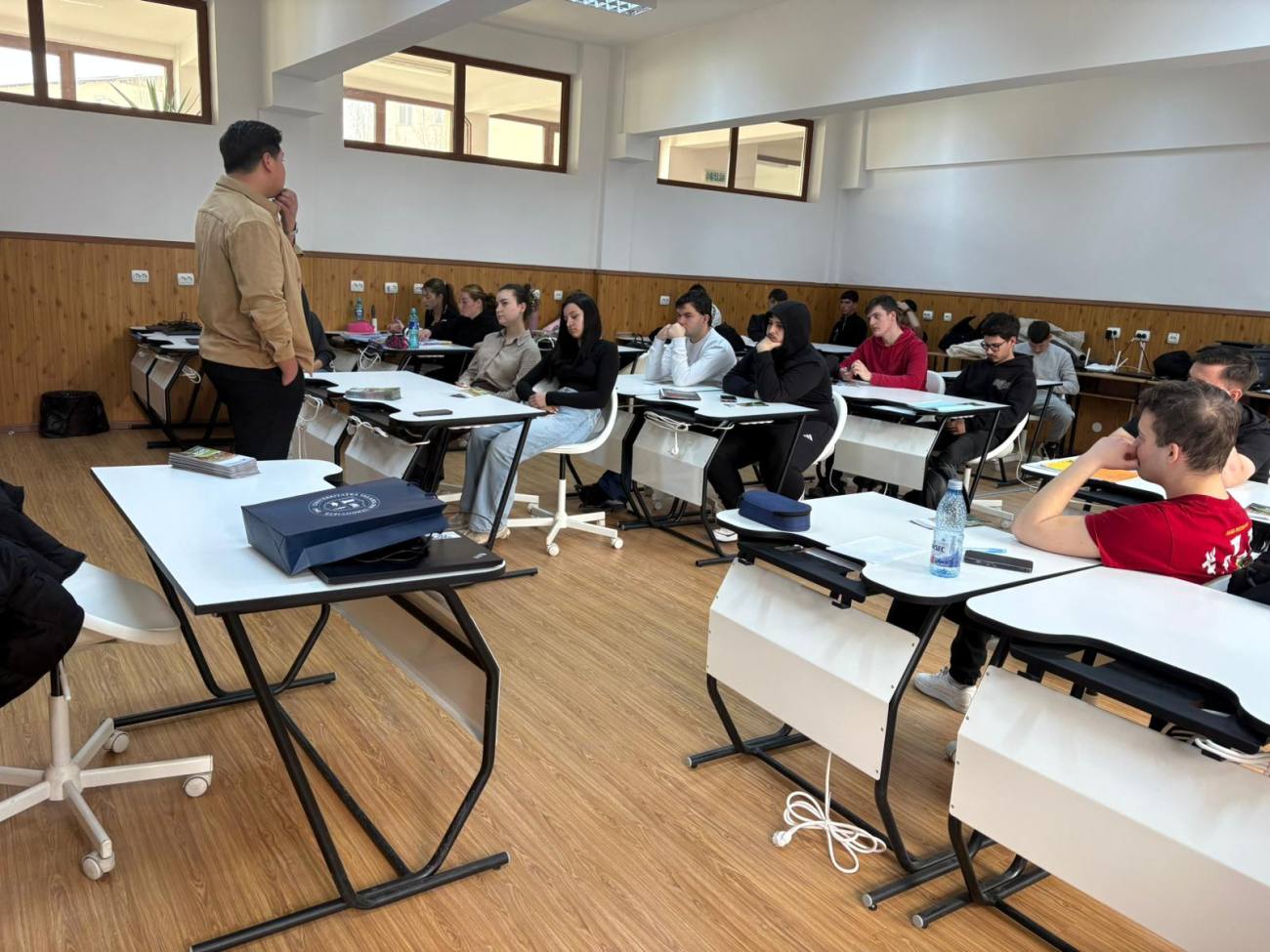 Studenții de la Universitatea „Valahia” promovează oferta educațională în Dâmbovița