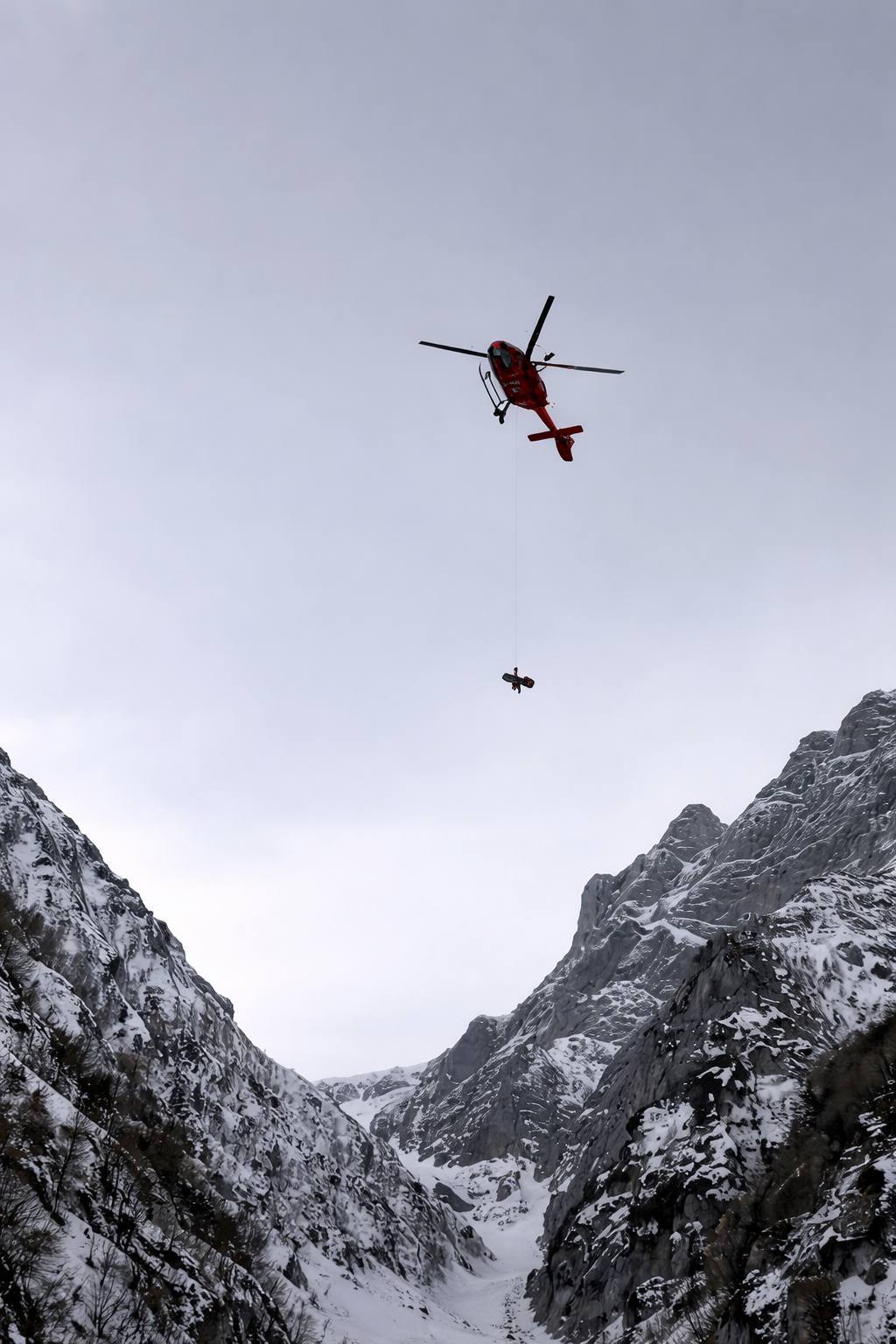 Turist grav rănit după o cădere în Munții Bucegi