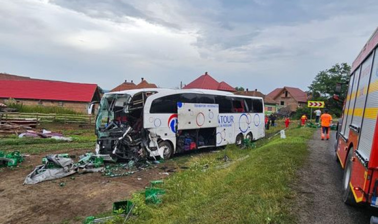 Accident grav pe DEx 12, în dreptul localității Albota