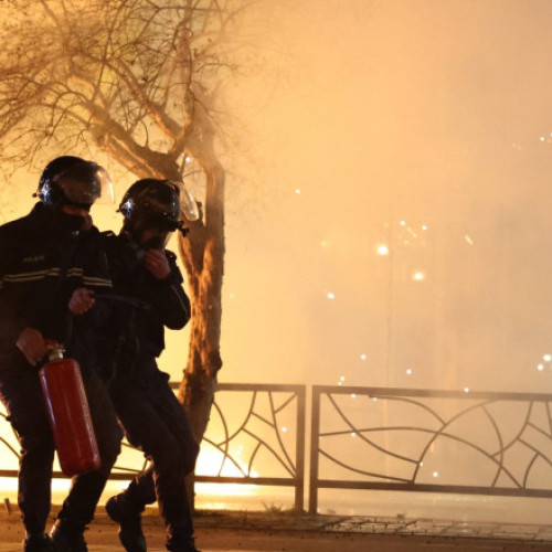 Ciocniri violente în Tirana: Mii de protestatari cer demisia premierului