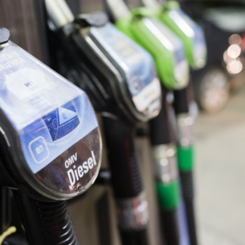 Guvernul declară stare de criză pe piața țițeiului și produselor petroliere