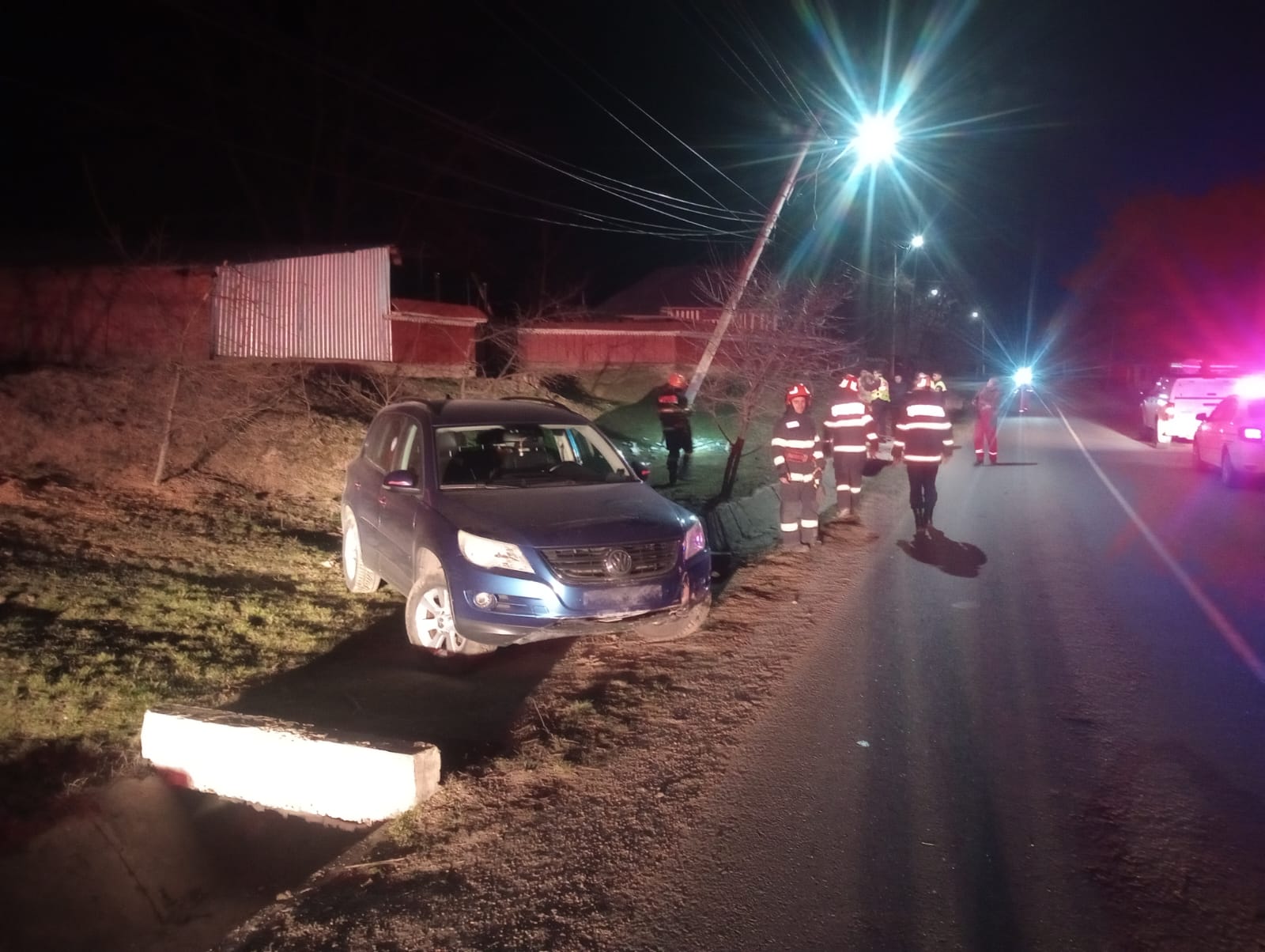 Accident în Rediu: Mașină a lovit un stâlp de electricitate