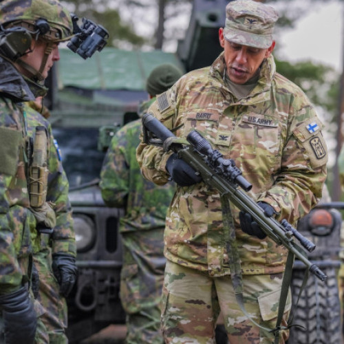 Finlanda permite rezerviștilor să aducă arme personale în cadrul mobilizării