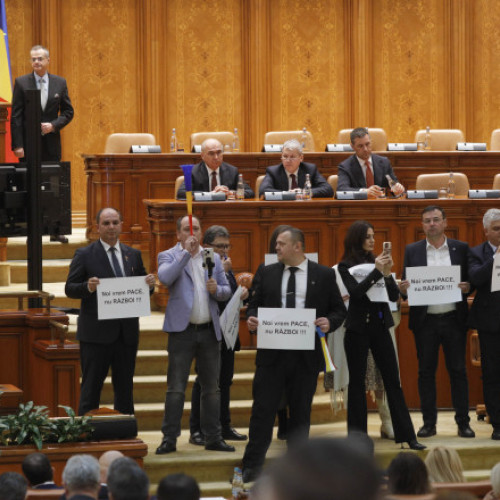 Trei deputaţi S.O.S. România sancţionaţi cu 50% din indemnizaţie