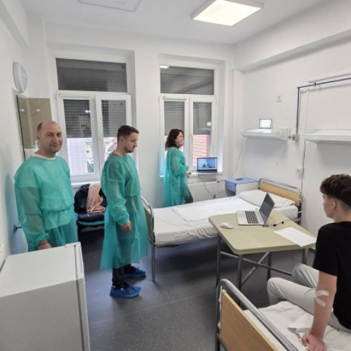 Foto Un elev de 14 ani a participat la Olimpiada Națională de Informatică chiar de pe patul din spital: „A trebuit”