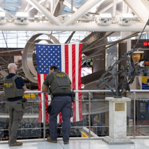 Agenți ICE, detașați pe 14 aeroporturi din SUA din cauza deficitului de personal