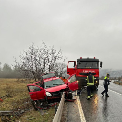 TRAGEDIE: Accident mortal pe DN 2D Tulnici, în urma căruia un pasager a decedat. Conducătorul auto refuzat tratamentul medical. Incident raportat de IPJ Vrancea