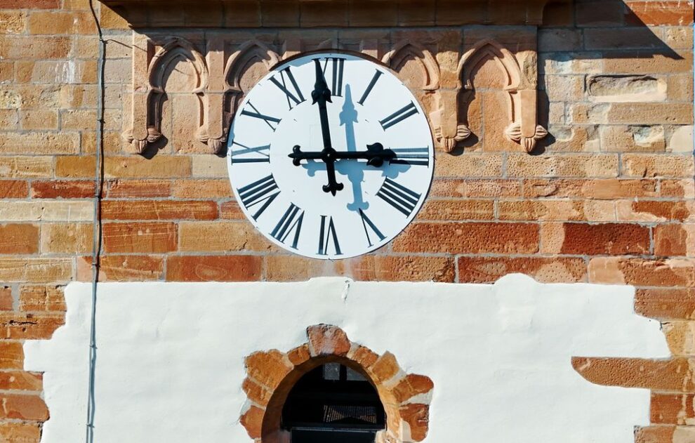 România trece la ora de vară în weekendul acesta