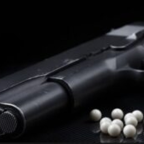 Un elev din Hunedoara prins cu un pistol cu gaz şi proiectile în bancă