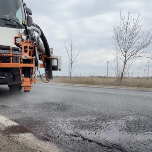 Nou utilaj de reparare a gropilor pe drumurile din Buzău