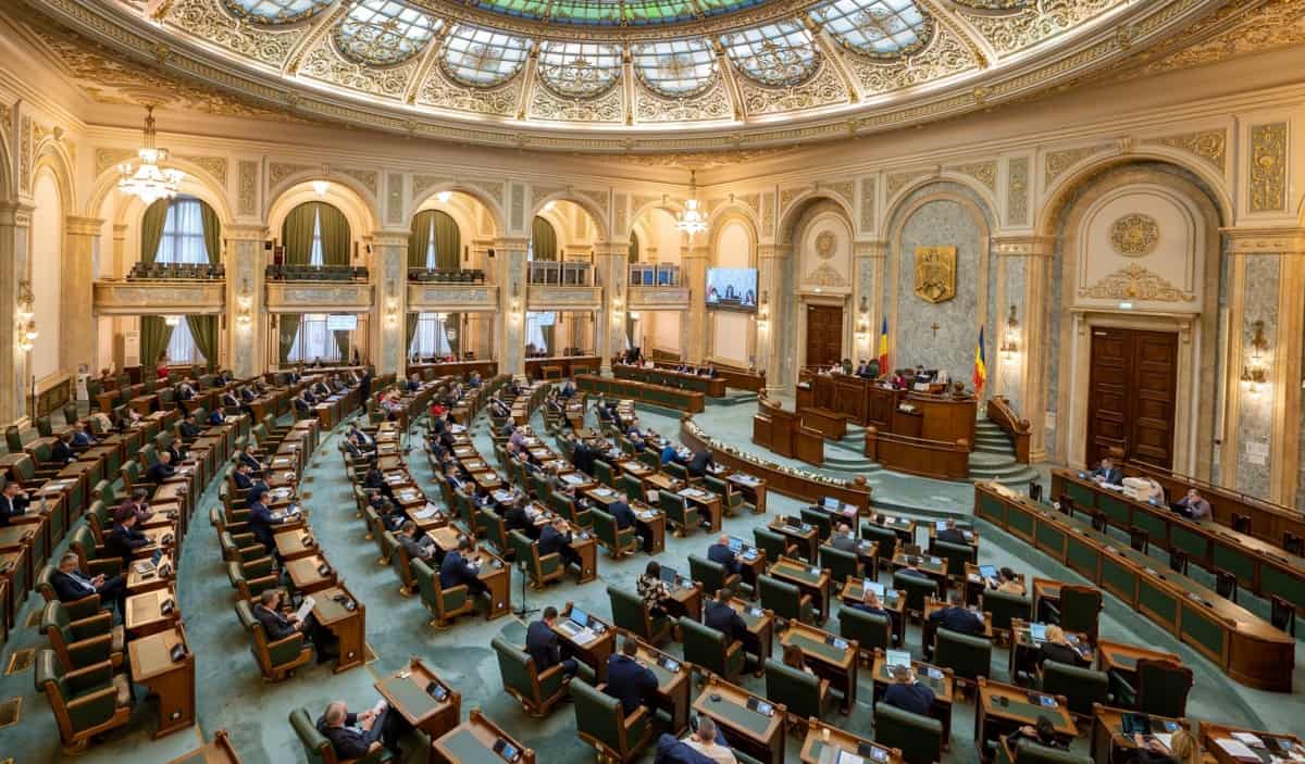 Senatul facilitează activitatea rezerviștilor voluntari în funcții publice