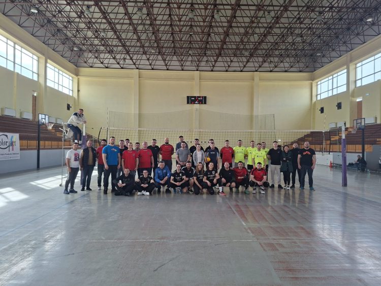 Polițiștii maramureșeni strălucesc pe terenul de volei la competiția din Târgu Lăpuș