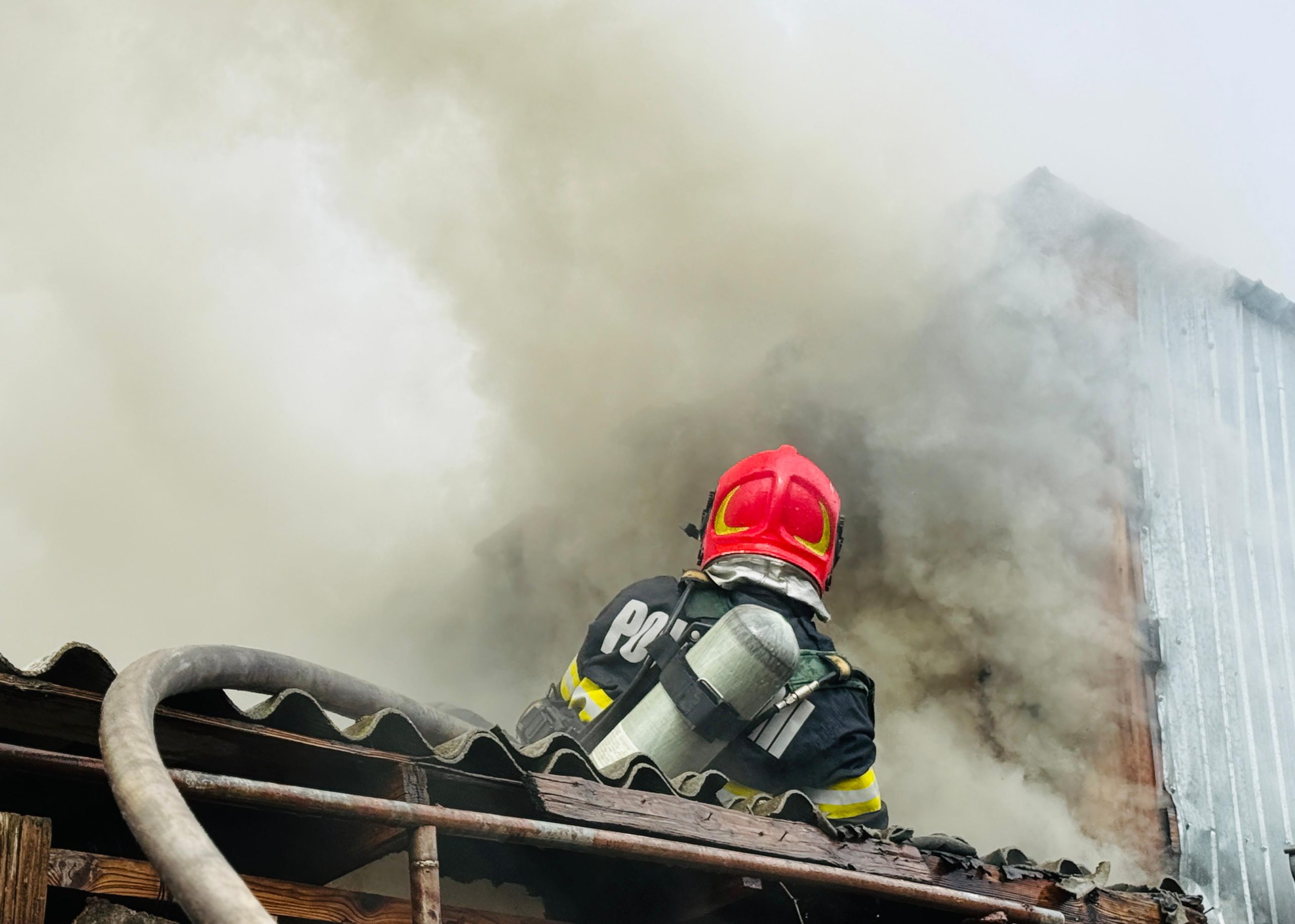 Incendiu violent într-o locuință din Giurgiu mobilizează pompierii