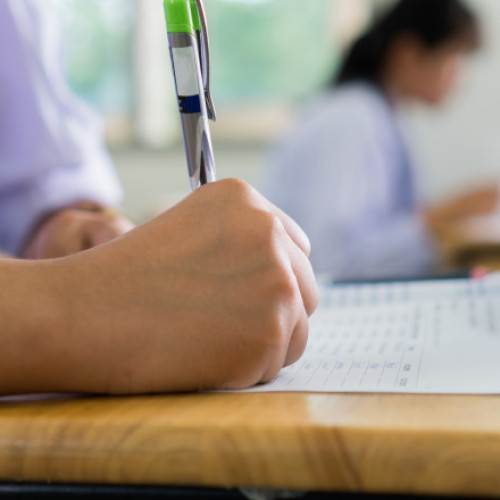 Elevii de clasa a XII-a și a XIII-a pot verifica baremul de Bacalaureat 2026