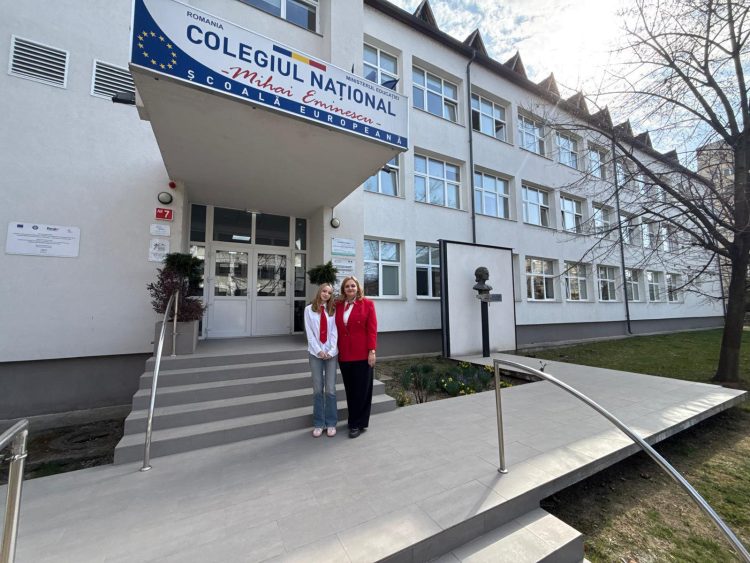 Teodora Făt de la Colegiul Mihai Eminescu ajunge la etapa națională a olimpiadei