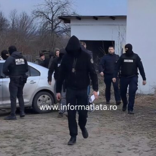 Fabrica de bani falși descoperită în Suceava, implicând membri din România și Italia