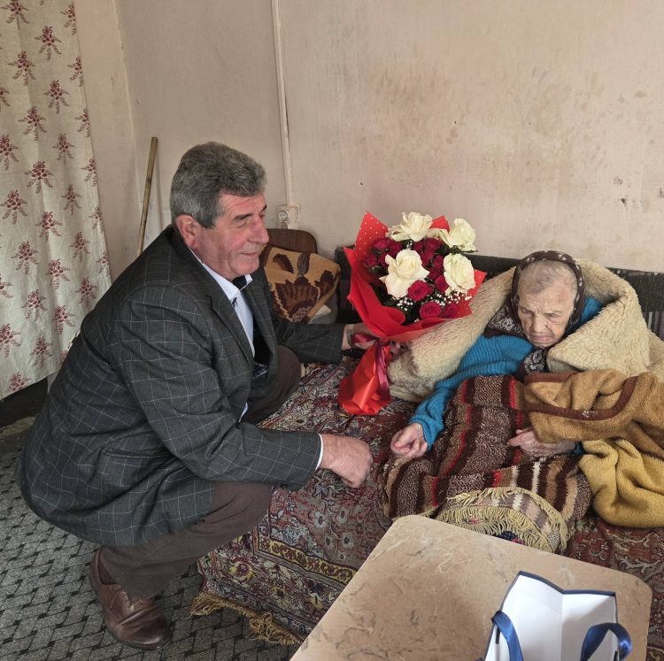 Maria Nistor sărbătorește 100 de ani, adunând comunitatea la Șomcuta Mare