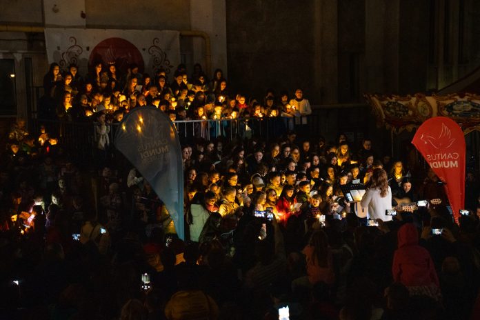 25.000 de copii celebrează zece ani de Ora Pământului cu Cantus Mundi