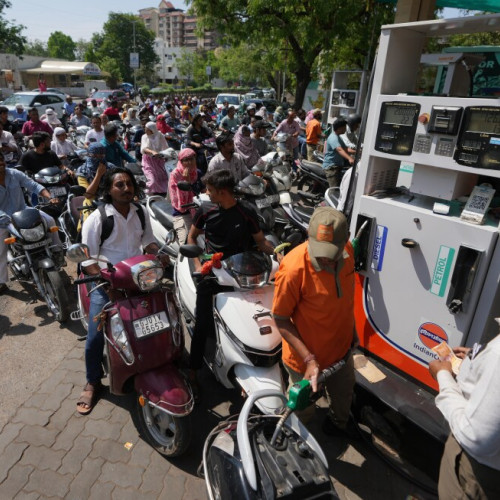 Creșterea prețurilor combustibililor provoacă griji tot mai mari la nivel global