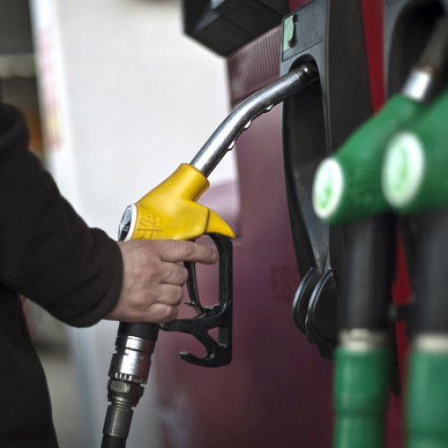 Reducerea accizelor, soluția propusă pentru scăderea prețurilor la carburanți