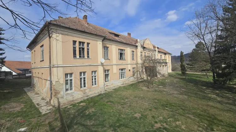 Vechiul spital din Mociu, simbol al comunității, în pericol de distrugere