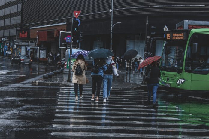 Vremea se schimbă în București: ploi și răcire în următoarele zile