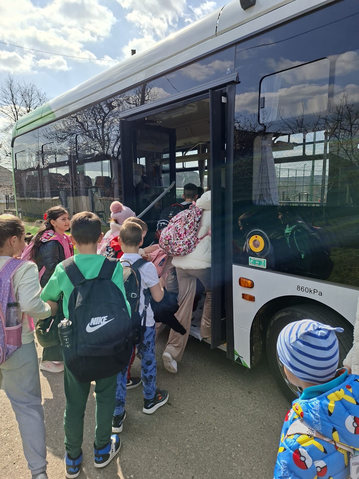 Microbuze electrice ajung în Neamț pentru elevi